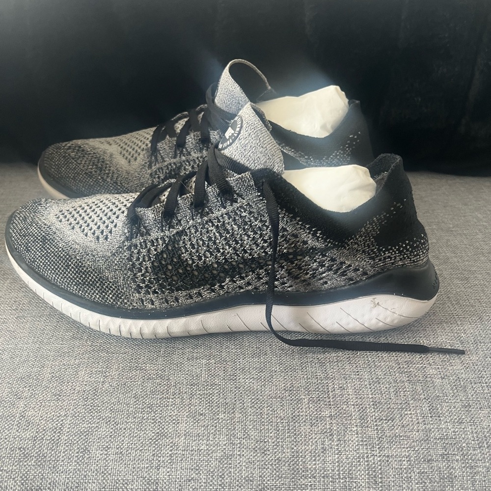 Nike Flyknit ( Black and White)